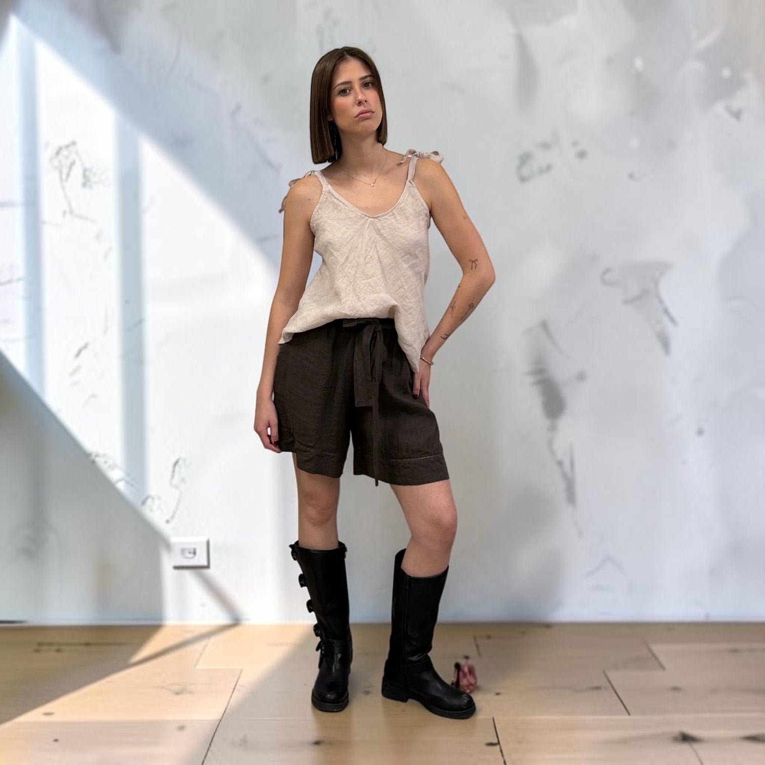 APRIL TOP