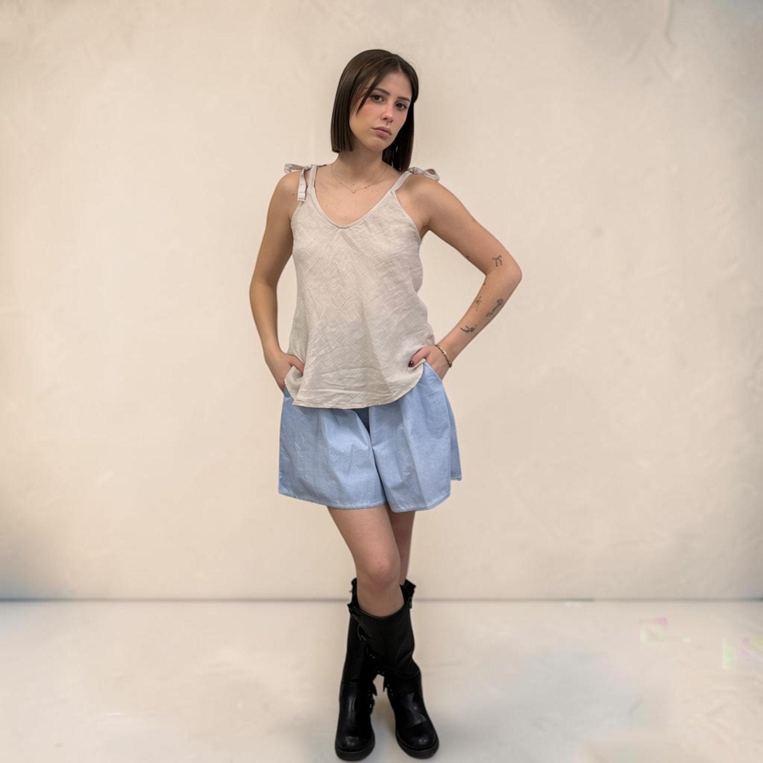 APRIL TOP