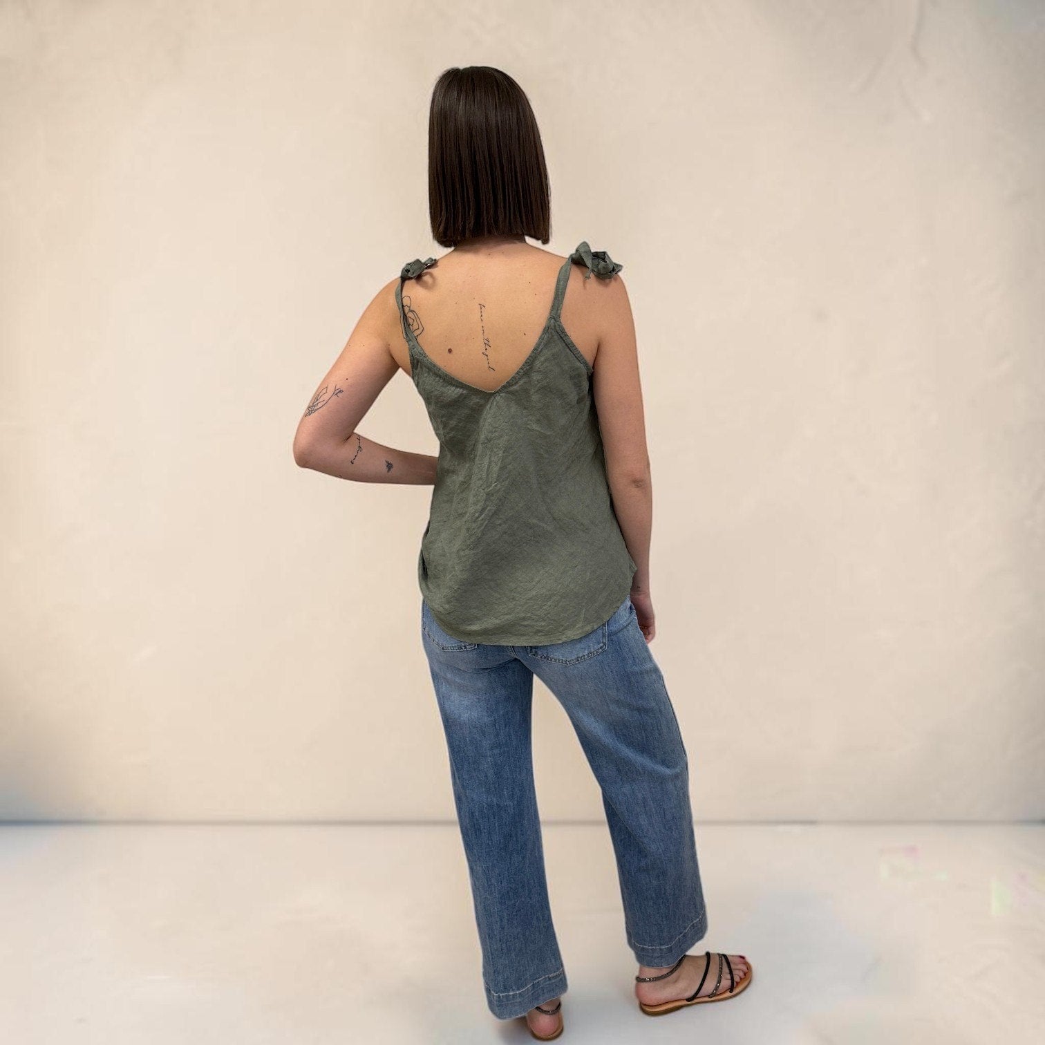 APRIL TOP
